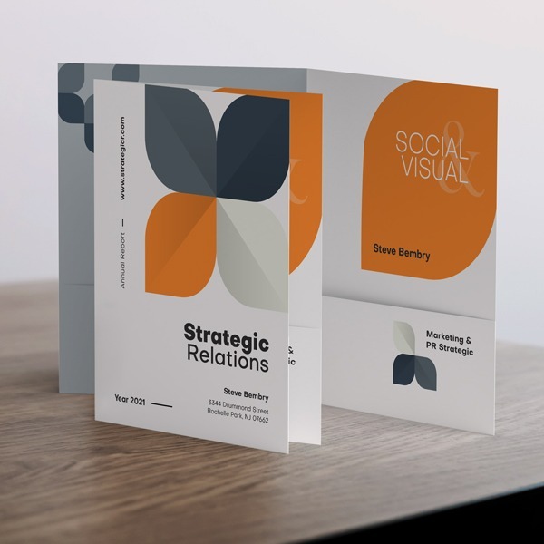 Custom business folders by Huskerprint – elegant and branded folders for Omaha businesses.